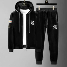 Picture of Gucci SweatSuits _SKUGucciM-4XL25c0128670